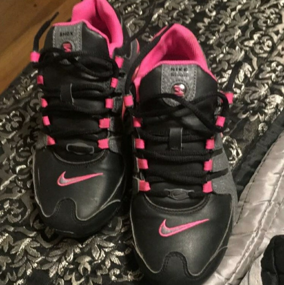 Black and pink womens nike shoes